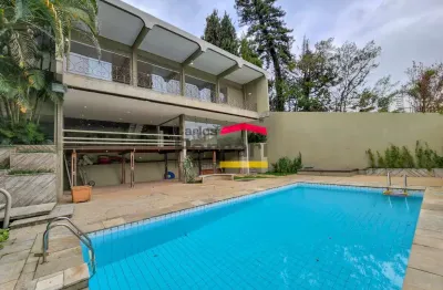 Casa à venda no morumbi - 1.331 m² de terreno e 900 m² de construção em rua fechada com segurança