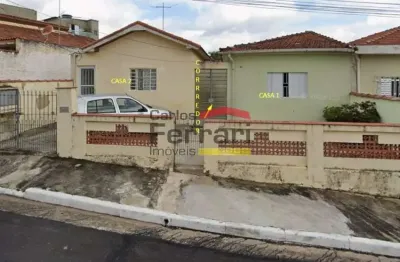 São 3 casas para renda ou moradia, no jardim tremembém,  possui quintal e 3 vagas