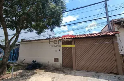 Casa térrea para locação na Água Fria, 3 dormitórios, quintal, sala Envidraçada  e 1 vaga