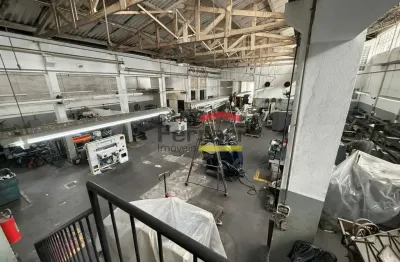 Galpão à venda no Belenzinho próximo ao metrô Bresser-Mooca. Potencial construtivo zoneamento ZEU.