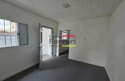 Casa térrea na Vila Gustavo, 1 dormitório, quintal, a 690 metros do metrô Tucuruvi