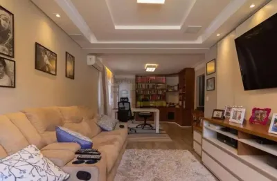 Localizada em rua tranquila, arborizada e fechada com portaria 24 horas.