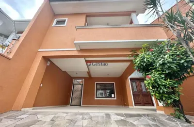 Belíssimo sobrado c/ 3 dormitórios (01 suíte) no bairro moinhos de vento