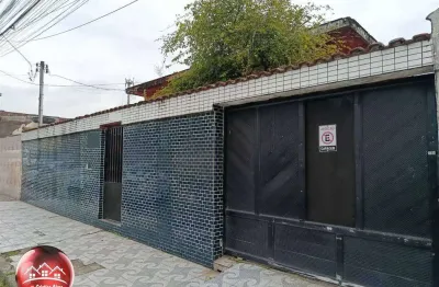 Casa isolada boa e com piscina na vila santa rosa em cubatão - 3 dormitórios e edícula.
