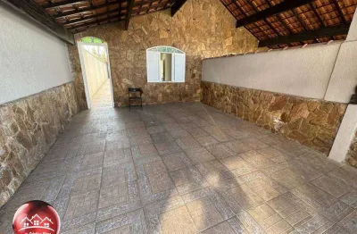 Casa geminada - próximo da praia e de comércios - localização boa!
