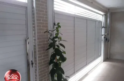 Linda casa geminada no jd. costa e silva - reformada e com 3 dormitórios.