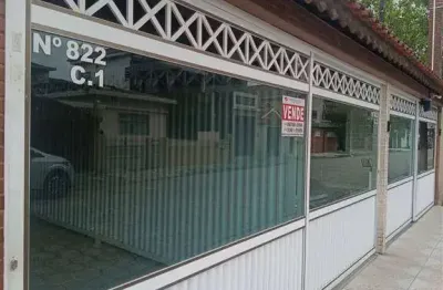 Casa baixa com garagem individual com  1 vaga - 3 dormitórios e 1 suíte - 75m² - localizada na rua dom pedro ii - vila nova - r$420.000 - só a vista.