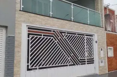 Linda casa com estado de nova para locação com otima localização.