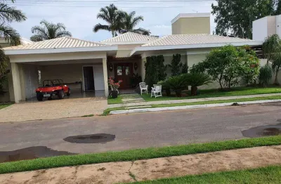 Casa de condomínio para venda tem 268 metros quadrados com 3 quartos