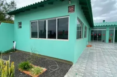 Excelente casa no coração da cidade! 100 metros da concha acústica e 50 metros do mar!