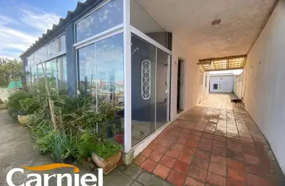 Maravilhosa residência na av. principal, 04 dormitórios com ótimo anexo.