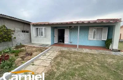 Casa ampla c/ anexo  e garagem - 05 dormitórios no centro e 150 mts do mar!