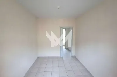 Casa térrea com 2 quartos,para locação na vila maria alta