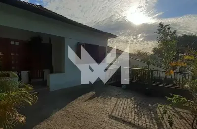 Sobrado à venda na água fria,  310 m²,3 quartos, 2 vagas + casa de fundo (edícula)