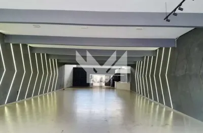 Salão de 650m² com pé direito de 5 metros e 4 vagas para locação na vila maria