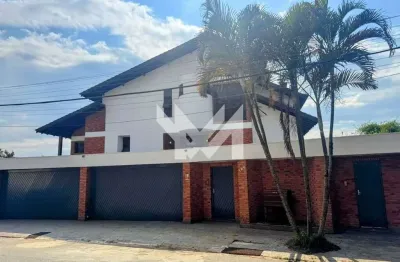 Sobrado de 400m² com 3 suítes e piscina para locação em mairiporã