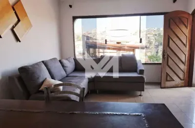 Casa assobradada de 120m² com 2 suítes para locação na vila medeiros