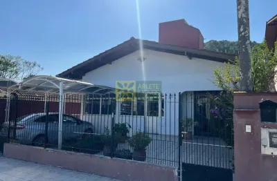 Casa com 3 quartos para alugar na Rua Jacob Pereira Cruz, 25, Centro, Porto Belo