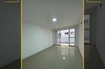 Vendo maravilhoso apartamento com 3 dormitórios e vista mar nos cavaleiros em macaé