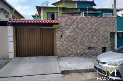Alugo ótima casa com 2 dormitórios e piscina no mariléia em rio das ostras