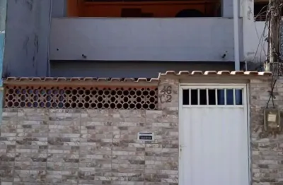 Vendo ótima casa duplex com 3 dormitórios no aeroporto em macaé