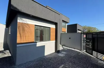 Vendo ótima casa com 2 dormitórios no village em rio das ostras