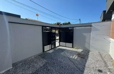 Vendo linda casa com 2 dormitórios no village em rio das ostras