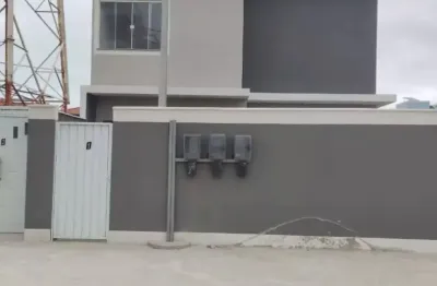 Alugo maravilhosa casa com 3 dormitórios no ouro verde em rio das ostras