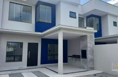 Vendo maravilhosa casa com 3 dormitórios em costa azul em rio das ostras