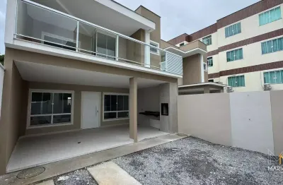 Vendo maravilhosa casa com 3 dormitórios em costa azul em rio das ostras