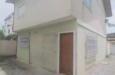 Vendo ótimo duplex com 2 dormitórios no bela vista em rio das ostras
