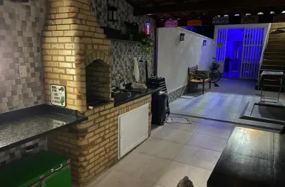 Alugo ótima casa totalmente mobiliada com 2 dormitórios na cidade praiana em rio das ostras