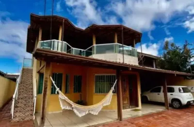 Vendo maravilhosa casa com 3 dormitórios na extensão do bosque em rio das ostras