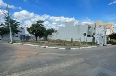 Lote de esquina com 334m em ótima localização no bairro parque olímpico!