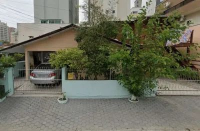 Casa com 2 quartos à venda na Rua 290, 395, Meia Praia, Itapema