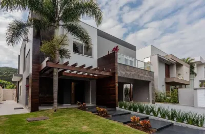 Casa com 4 quartos à venda na Avenida das Arapongas, 1265, Ariribá, Balneário Camboriú