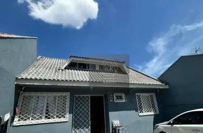 Casa com 3 Quartos Semi Mobiliada para Locação no Pinheirinho.