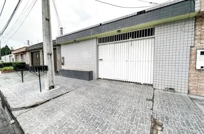 Parque das laranjeiras - casa térrea de 180m² com 3 quartos sendo 2 suítes e 2 vagas cobertas