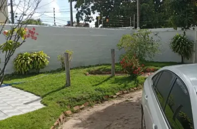 Casa na praia de tamandaré, campas, com três quartos, próximo a praia, com um jardim grande.