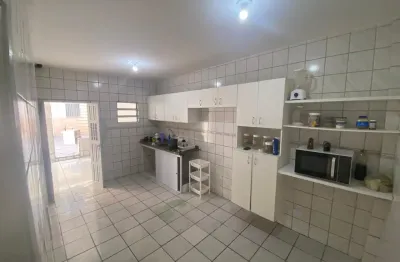 Casa à Venda – 3 Quartos (1 Suíte) – 120m² – Excelente Localização!*