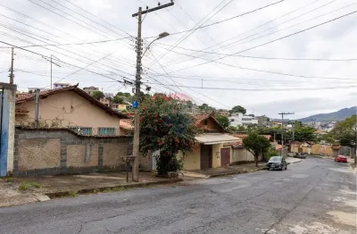 Casa aconchegante  em rua tranquila e excelente localização