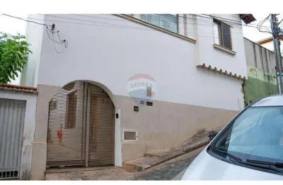 Casa com 3 quartos à venda na Rua Marechal Deodoro Da Fonseca, 29, Centro, Nova Lima