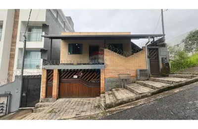 Casa a venda em Nova Lima - Oswaldo Barbosa Pena I | 3 quartos e 224 m²