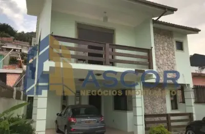 Casa com 4 quartos à venda na avenida governador jorge lacerda, --, costeira do pirajubaé, florianópolis por r$ 1.500.000