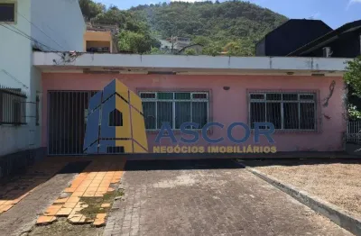 Casa com 3 quartos para alugar na avenida governador jorge lacerda, --, costeira do pirajubaé, florianópolis por r$ 11.000