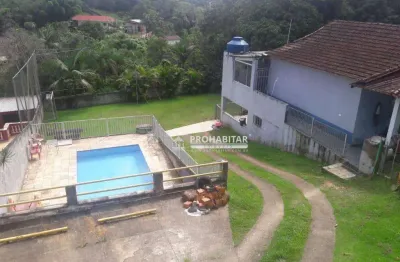 Vendo ótima chácara de 2.250m², com casa de 5 dormitórios sendo 1 suíte no cipó do meio, com piscina e churrasqueira.