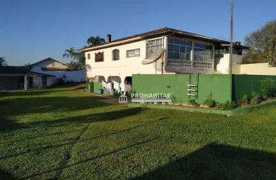 Vendo ou alugo ótima casa térrea com 450 m² de área construída, e terreno de 4.500 m², com 3 dormitórios sendo 1 suíte, repleta de armários,
