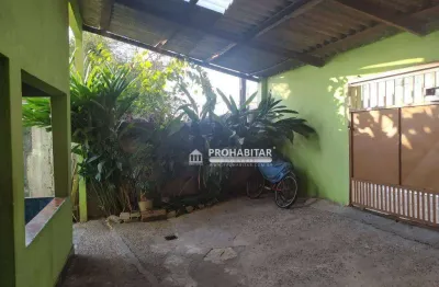 Vendo ótima casa com 1 casa principal com 2 quartos, sala, cozinha, 2 banheiros, área de serviços com varanda, bem espaçosa, e mais 3 casas no quintal