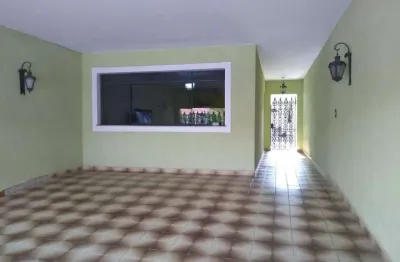 Casa com 3 quartos para alugar na Rua João Ferreira de Abreu, --, Vila Arriete, São Paulo