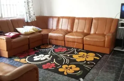 Vendo Sobrado para renda com 2 quartos, cozinha, sala, 01 banheiro, lavanderia, quintal, e edícula